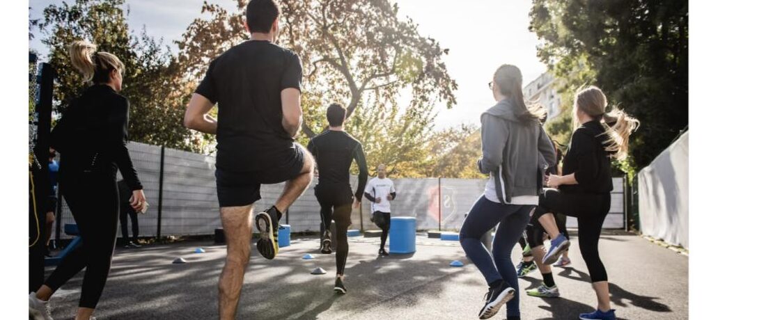 Group of athletes doing a functional fitness workout together, showing the community side of CrossFit training